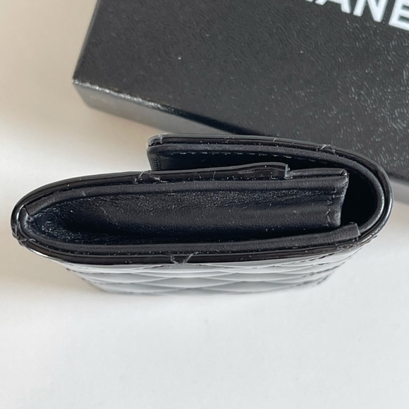 CHANEL Patent Quilted Flap Card Holder - Picture 4 of 9
